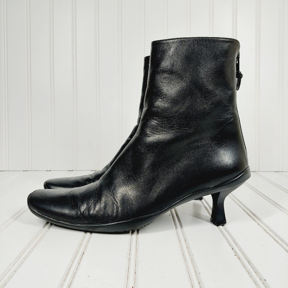 Stuart Weitzman Women's Black Leather Kitten Heel Back Zip Ankle Boots I464